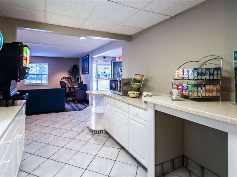 Quality Inn Solomons - Beacon Marina Экстерьер фото