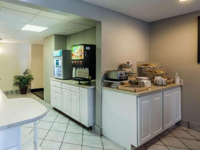 Quality Inn Solomons - Beacon Marina Экстерьер фото