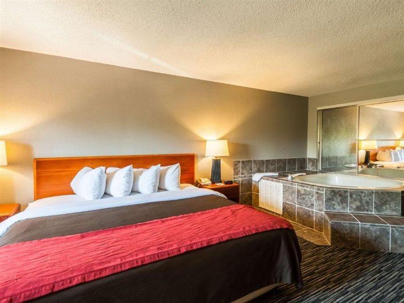 Quality Inn Solomons - Beacon Marina Экстерьер фото