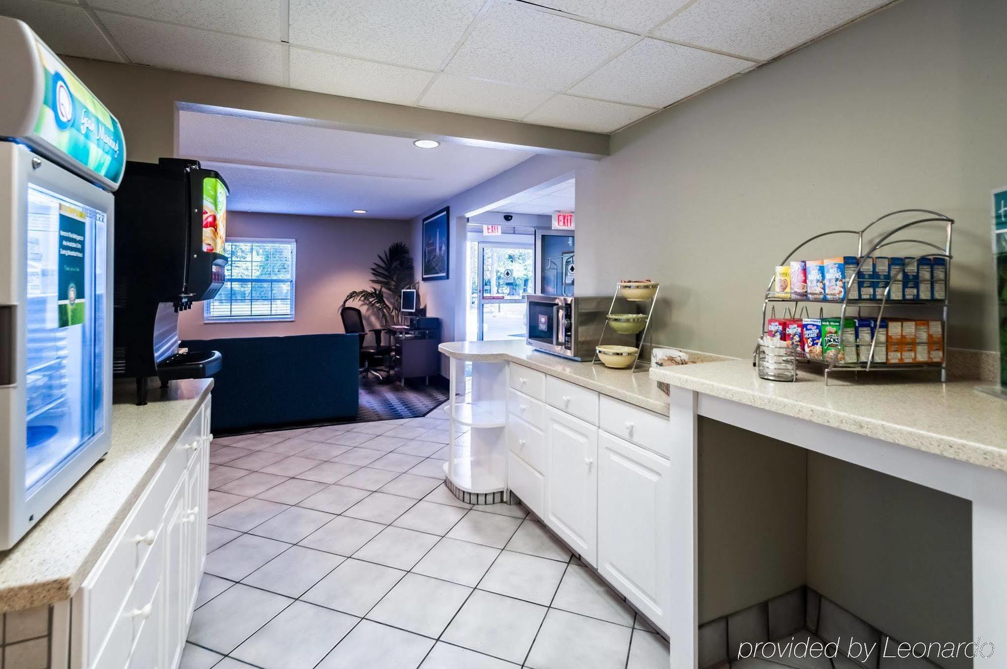 Quality Inn Solomons - Beacon Marina Экстерьер фото