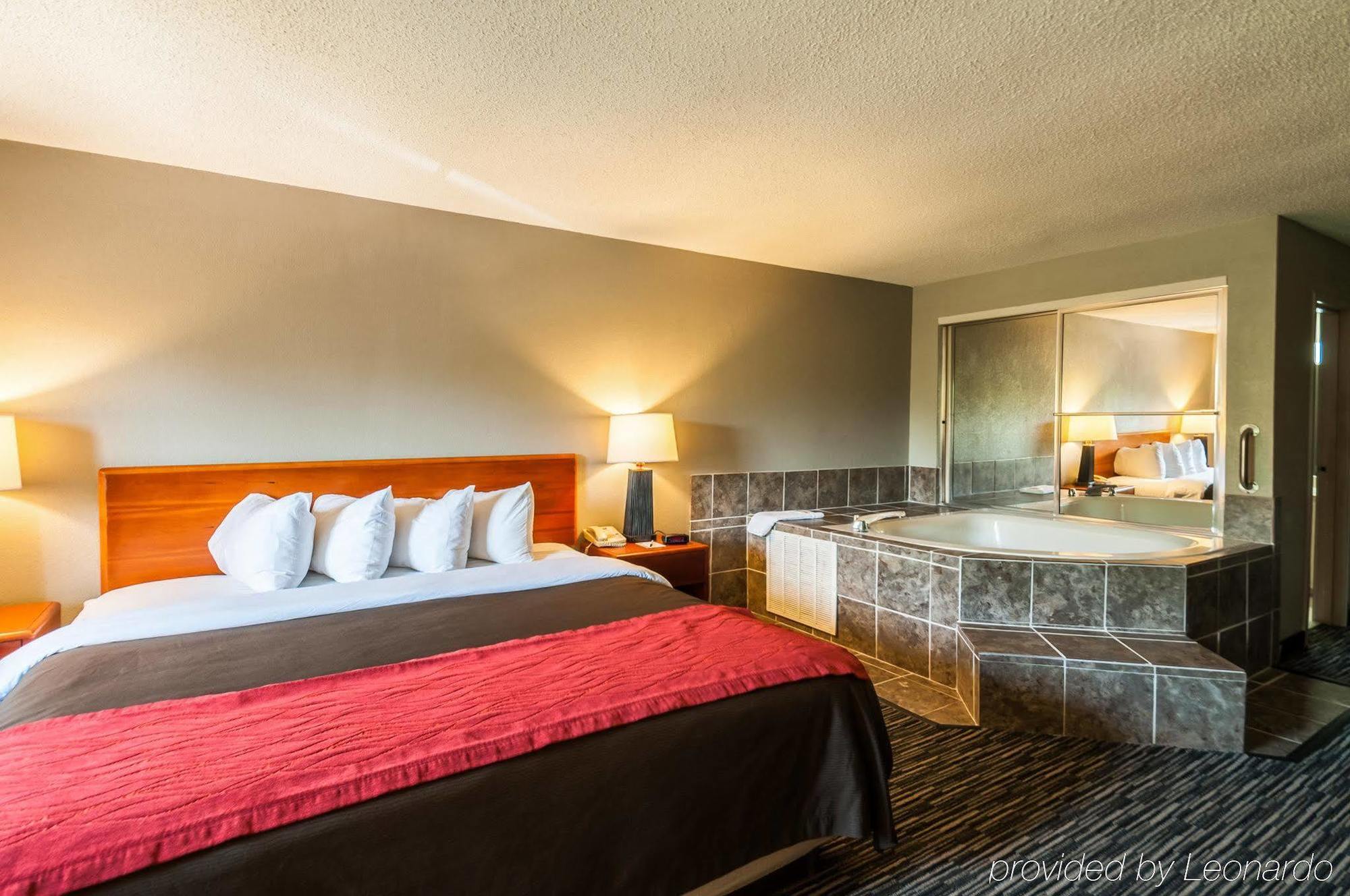 Quality Inn Solomons - Beacon Marina Экстерьер фото